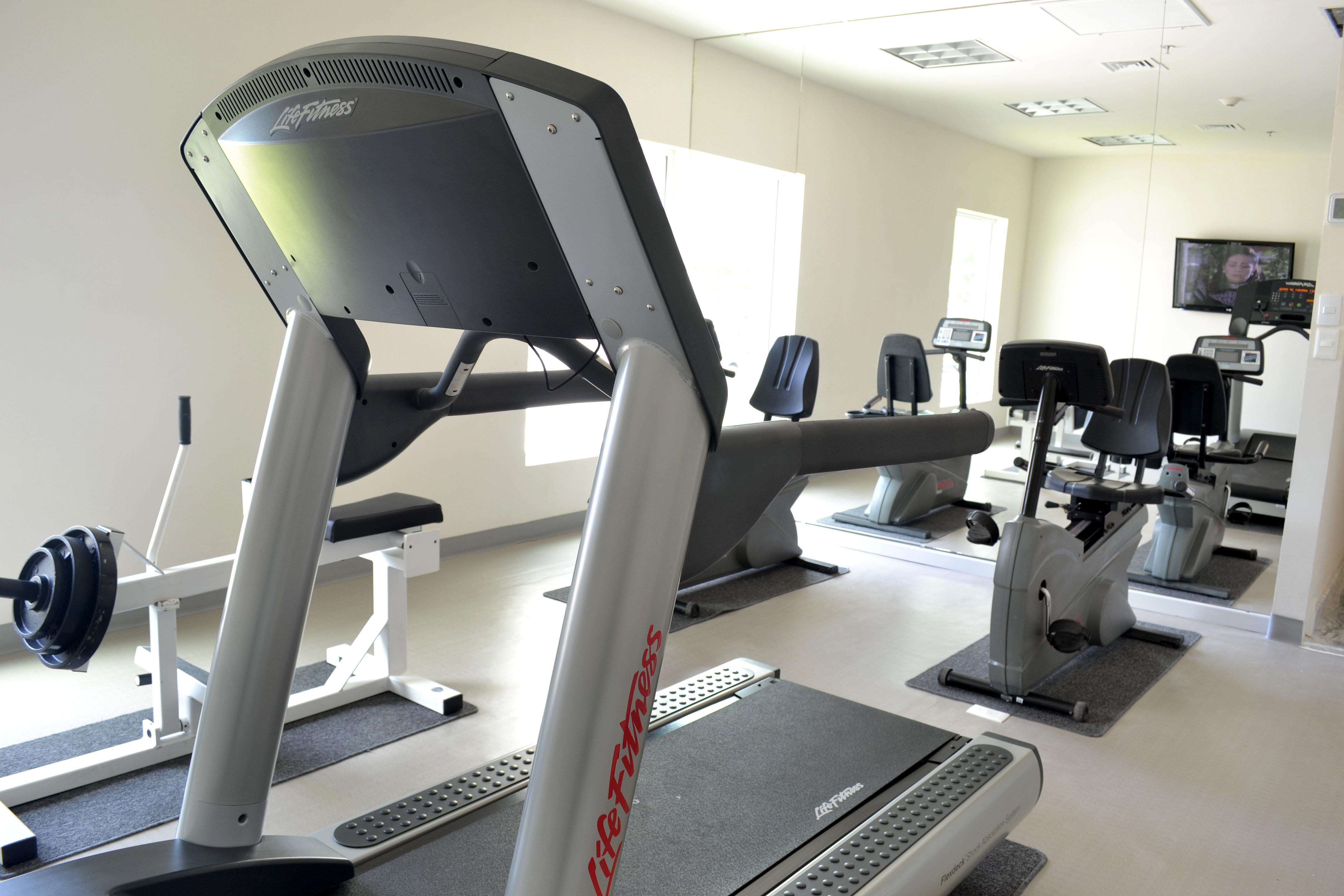 Holiday Inn Express Guaymas By Ihg Bagian luar foto A treadmill