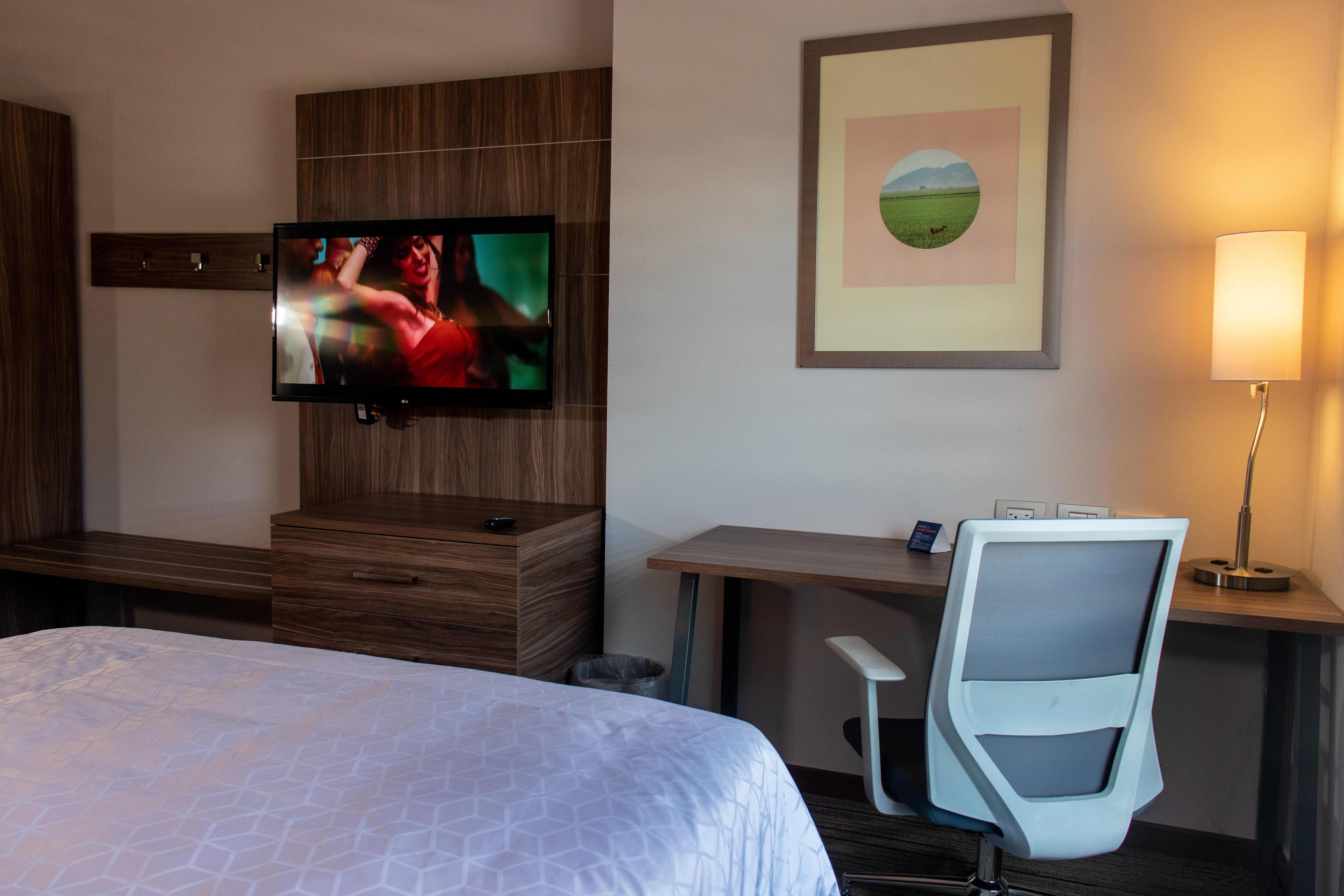 Holiday Inn Express Guaymas By Ihg Bagian luar foto A room at the Hilton Garden Inn in San Francisco