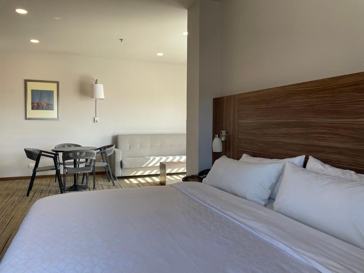 Holiday Inn Express Guaymas By Ihg Bagian luar foto A room at the hotel