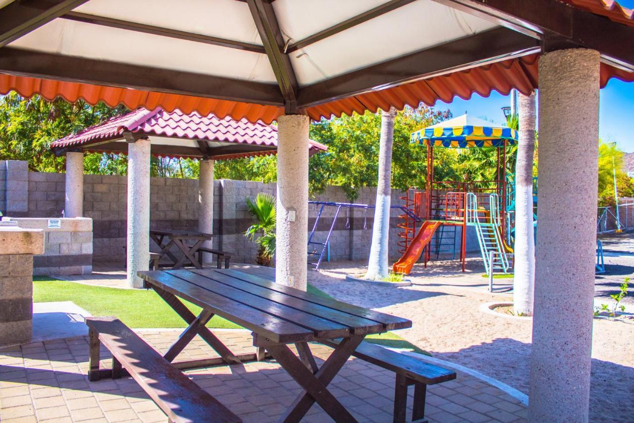 Holiday Inn Express Guaymas By Ihg Bagian luar foto Playground at the school