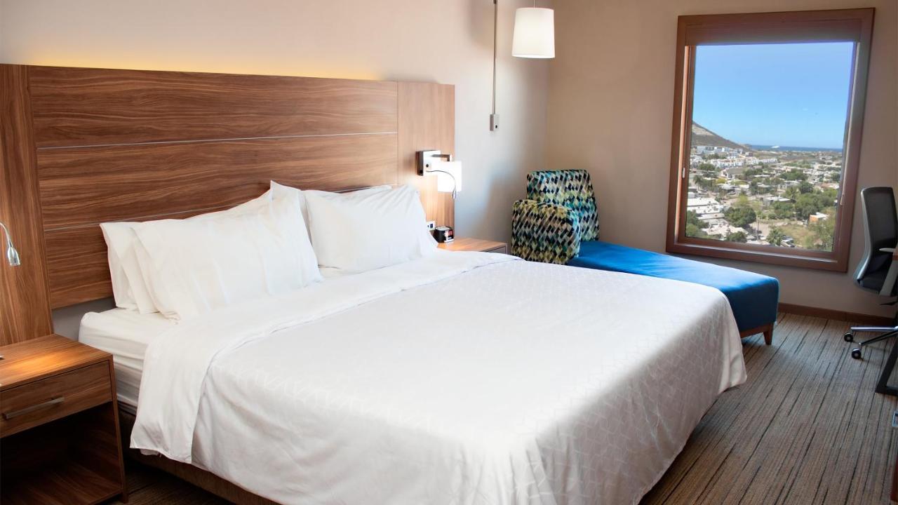 Holiday Inn Express Guaymas By Ihg Bagian luar foto A room at the Holiday Inn Express in San Diego, California