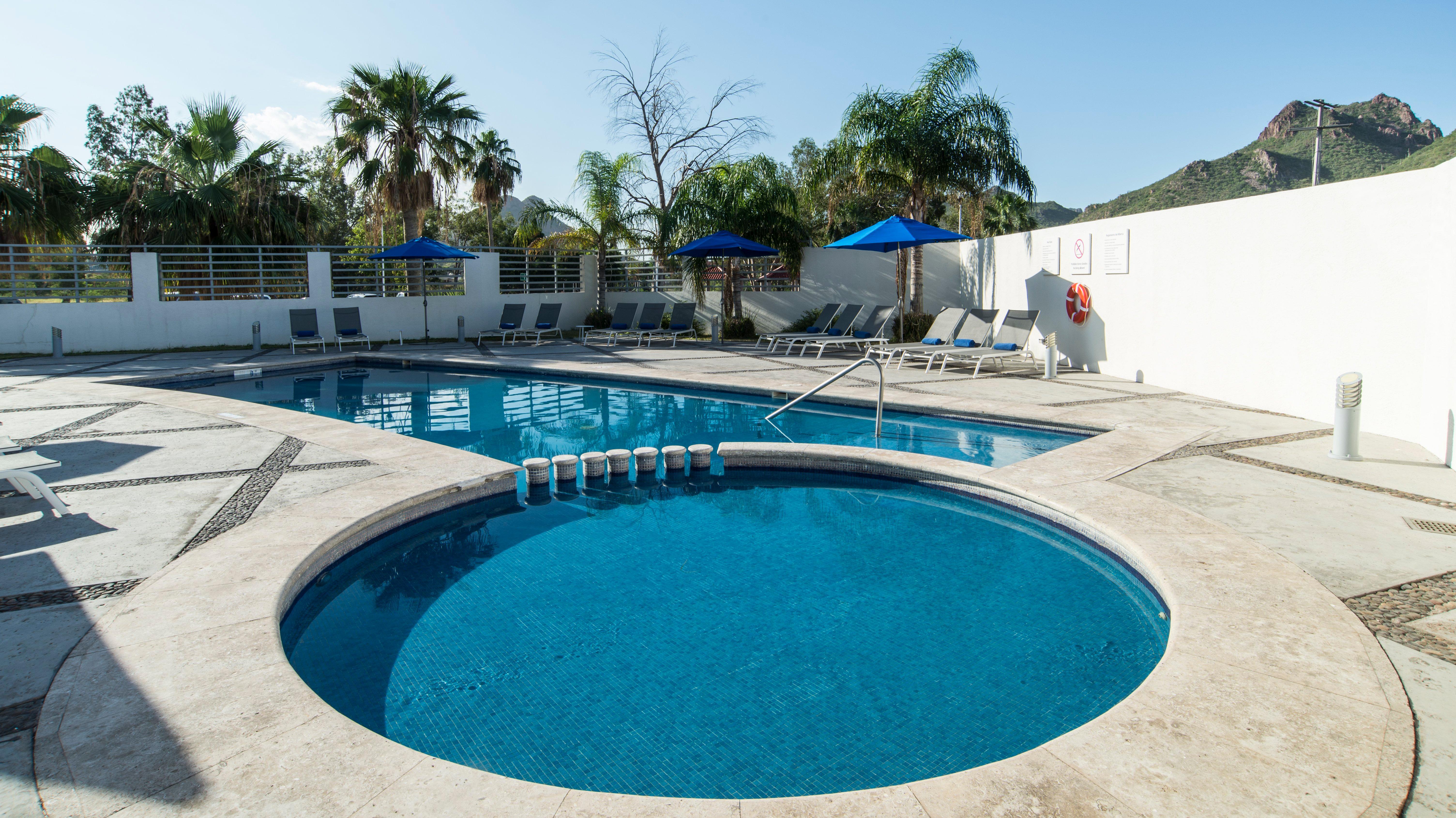 Holiday Inn Express Guaymas By Ihg Bagian luar foto Swimming pool