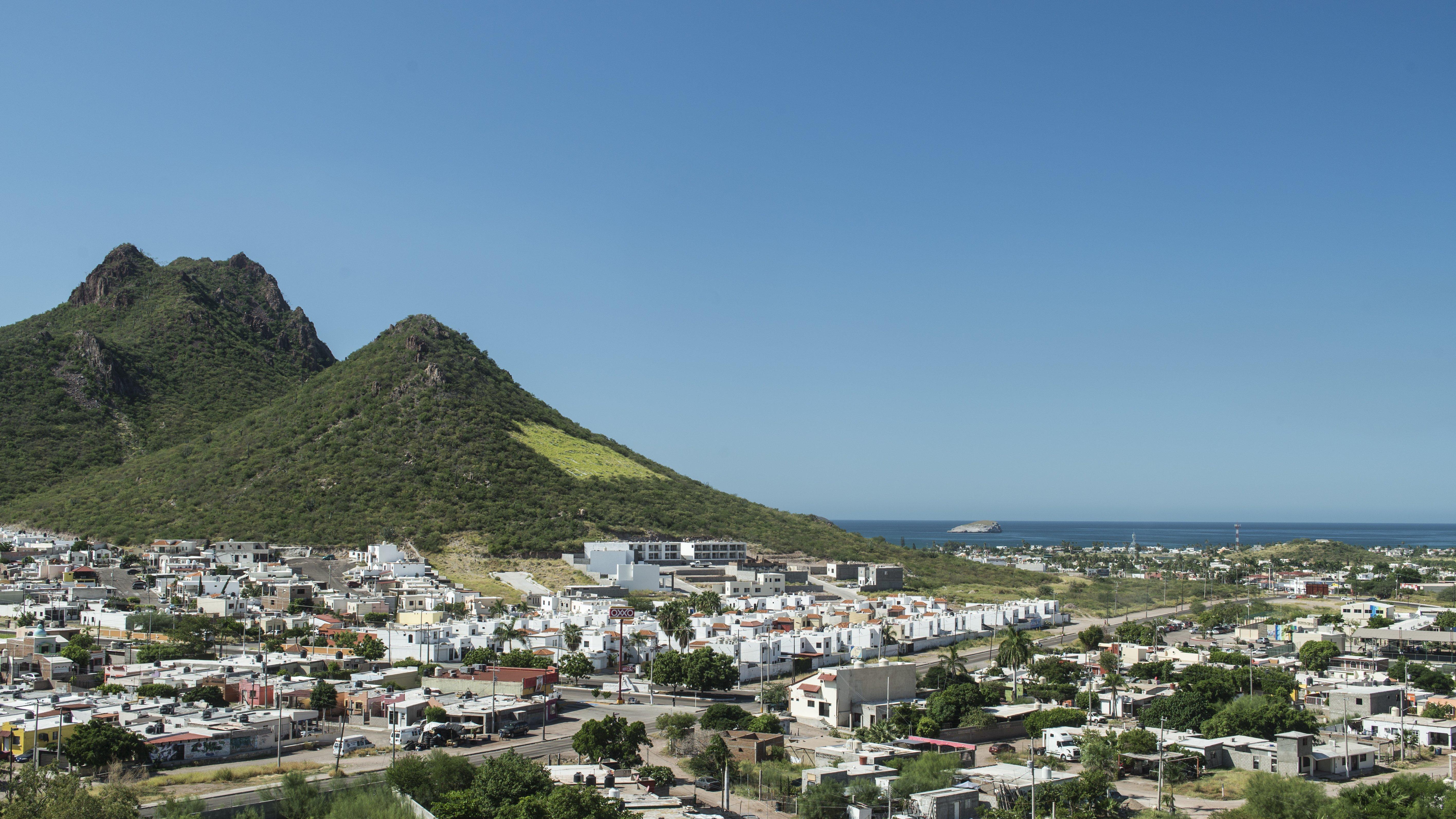 Holiday Inn Express Guaymas By Ihg Bagian luar foto View of La Paz