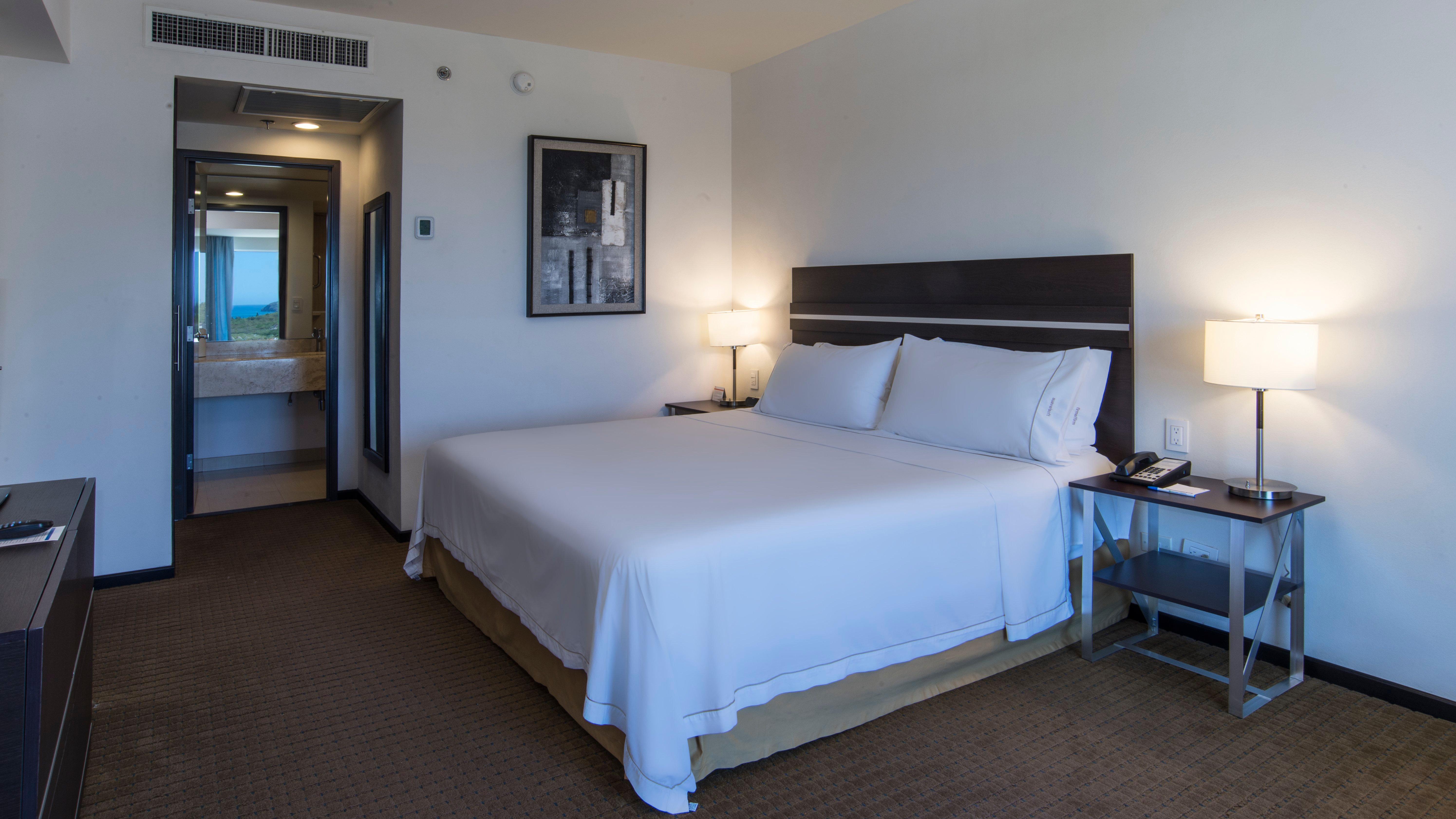 Holiday Inn Express Guaymas By Ihg Bagian luar foto A guest room at the Hilton San Diego Bayfront