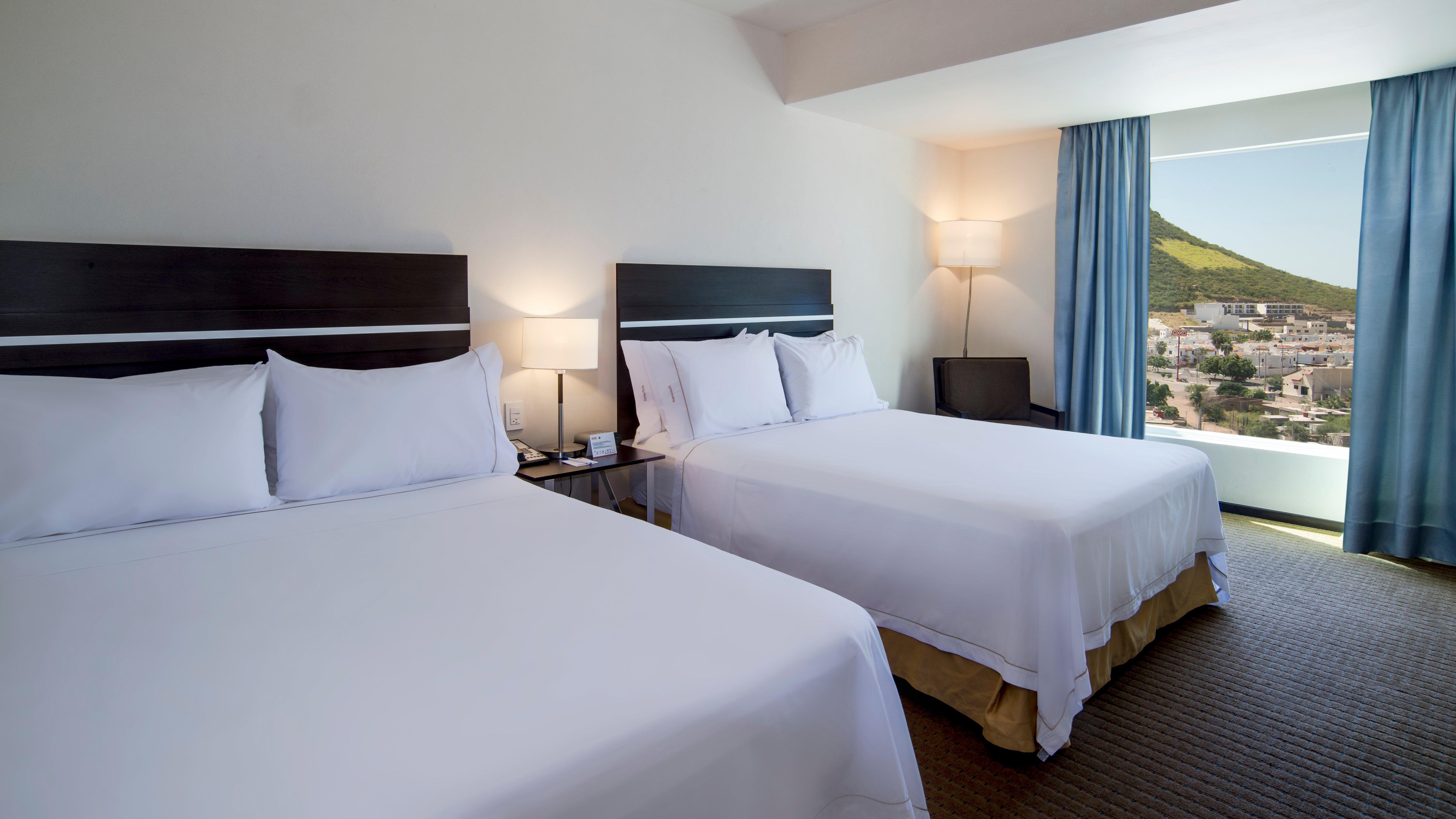 Holiday Inn Express Guaymas By Ihg Bagian luar foto A typical guest room at the Hilton San Diego Bayfront